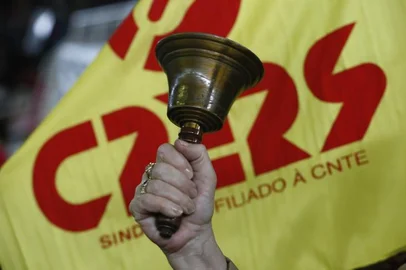  PORTO ALEGRE, RS,BRASIL 13/05/2016 - Votação para definir possível greve da categoria. (FOTO: ADRIANA FRANCIOSI/AGÊNCIA RBS).