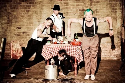 Anthony Kiedis has said that Red Hot Chili Peppers are in the home stretch of finishing their new album.As previously reported, the US band have teamed up with super producer Brian Burton, aka Danger Mouse, for the new album and have a series of tour dates and festival appearances booked for the summer. Among those dates is a headline slot at Reading and Leeds Festival 2016.Kiedis was a guest on Joney¿s Jukebox, the radio show hosted by Sex Pistols¿ Steve Jones, last week and offered an update on how the album recording is going.Read more at http://www.nme.com/news/red-hot-chili-peppers/91153#qjYHYzGh6jac4vCp.99