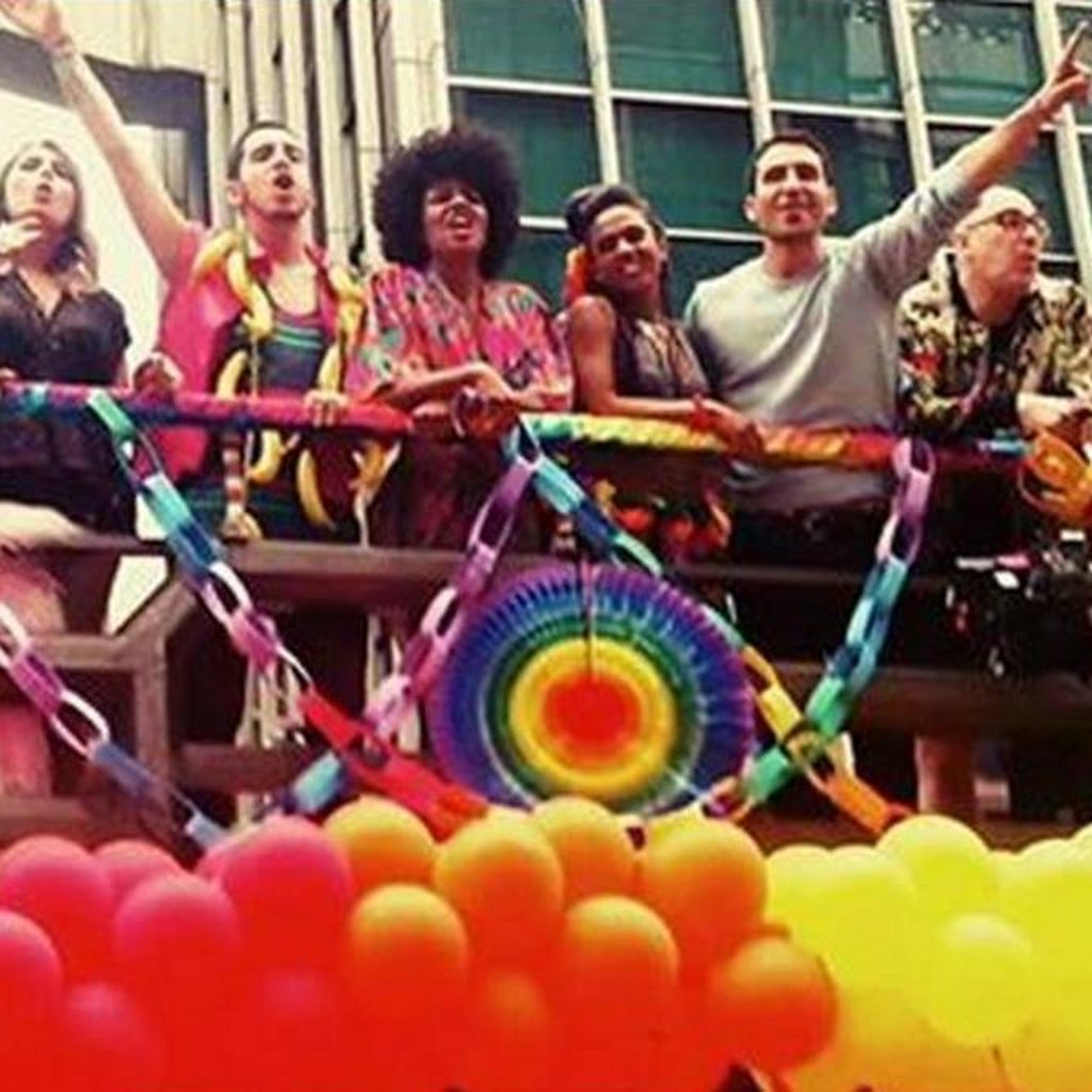 15 séries e filmes com protagonismo LGBTQIA+ para celebrar o Dia do Orgulho  – BLINK102 – CAMPO GRANDE- MS