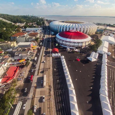  *OBS CDI: imagem feita com uso de drone.PORTO ALEGRE, RS, BRASIL, 11/06/2014: Fotos aéreas do Estádio Beira-Rio/Gigantinho e da liberação da Avenida Padre Cacique. (Omar Freitas/Agência RBS, Esportes)