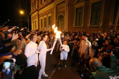  PORTO ALEGRE, RS, BRASIL - 07-07-2016 - Revezamento da Tocha Olímpica em Porto Alegre. Ginasta Daiane dos Santos e apresentadora Patrícia Poeta. (FOTO: LAURO ALVES/AGÊNCIA RBS)