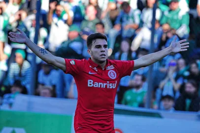  CAXIAS DO SUL, RS, BRASIL - 01-05-2016 - Partida entre Internacional x Juventude. Jogo na primeira partida da final do campeonato gaúcho 2016 no estádio Alfredo Jaconi, em Caxias.Jogador Andrigo abre o placar no Estádio Alfredo Jaconi (LAURO ALVES/AGÊNCIA RBS)Fotógrafo: Lauro Alves