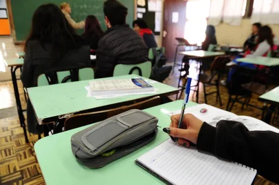  CAXIAS DO SUL, RS, BRASIL, 20/07/2016 - Professor Apolinário Alves dos Santos é uma das escolas que foi afetada com as greves e paralisações em Caxias. Por isso, os alunos não fizeram recesso em julho e as aulas ocorrem normalmente. (JONAS RAMOS?AGÊNCIA RBS)