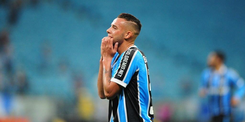 Após cirurgia, Grêmio aguarda por retorno de Ferreira em julho e