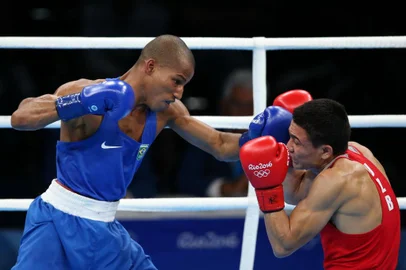  

RIO DE JANEIRO, RJ, BRASIL - 12-08-2016 - Robson Conceição ganha no boxe e garante ao menos bronze para o Brasil. O lutador brasileiro competiu contra Hurshid Tojibaev, do Uzbequistão. (FOTO: DIEGO VARA/AGÊNCIA RBS)