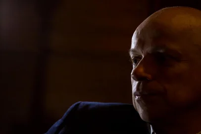  PORTO ALEGRE, RS, BRASIL, 03-06-2016. Entrevista com Leandro Karnal é um historiador brasileiro, para a sessão Com a Palavra. Atualmente professor da Universidade Estadual de Campinasna área de História da América. Foi também curador de diversas exposições, como A Escrita da Memória, em São Paulo, tendo colaborado ainda na elaboração curatorial de museus, como o Museu da Língua Portuguesa em São Paulo.[5] Graduado em História pela Universidade do Vale do Rio dos Sinos e doutor pela Universidade de São Paulo,[6] Karnal tem publicações sobre o ensino de História, bem como sobre História da América e História das Religiões. (FOTOS: ANDERSON FETTER/AGÊNCIA RBS)Indexador: Anderson Fetter