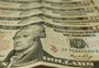 Dólar encosta em R$ 3,60 e abre projeção de R$ 4 para 2018
