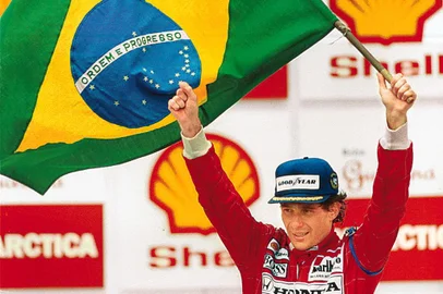 Ayrton Senna comemora sua primeira vitória no GP Brasil, a corrida foi no Autódromo de Interlagos, em 1991.
#PÁGINA: 1
#ENVELOPE: 102164