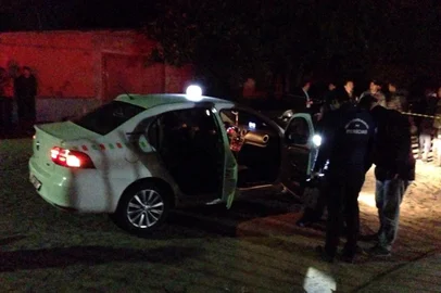 Um taxista de 41 anos foi morto com pelo menos um tiro na madrugada desta quarta-feira em Santa Maria. Ele foi identificado como Alex Carpes Gallina.