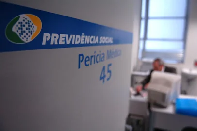 *** Ricardo D. > Segurança INSS 1 ***Segurança reforçada em agência da Previdência Social INSS do Partenon