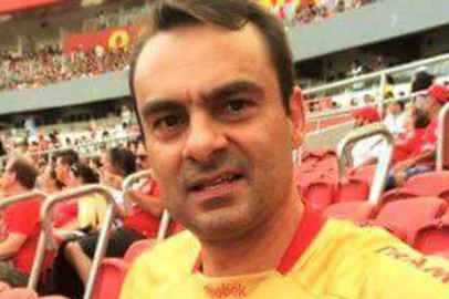 Nem a câmera de vigilância localizada a poucos metros intimidou o grupo que matou o empresário Marcelo de Oliveira de Dias, 44 anos, por volta das 18h desta quinta-feira, no estacionamento do supermercado Zaffari em Porto Alegre. Dentro do Peugeot branco estava também a filha de Dias, de quatro anos, que, mesmo baleada no pescoço, se abraçou ao pai até ser socorrida por populares. A criança foi levada pelo Serviço de Atendimento Móvel de Urgência (Samu) ao Hospital de Pronto Socorro (HPS) da Capital.