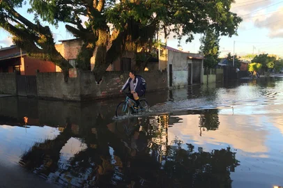 Rdgol - alagamento no bairro Loteamento Popular, em Eldorado do Sul