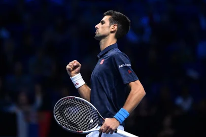  Serbia's Novak Djokovic celebrates after winning a point against Japan's Kei Nishikori during their men's semi-final singles match on day seven of the ATP World Tour Finals tennis tournament in London on November 19, 2016. Glyn KIRK / AFPEditoria: SPOLocal: LondonIndexador: GLYN KIRKSecao: tennisFonte: AFPFotógrafo: STR