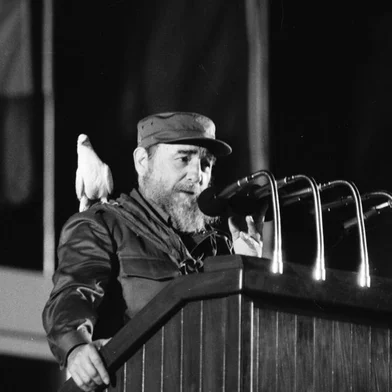 Grande comício de comemoração dos 30 anos da revolução cubana.Discurso de Fidel Castro.*OBS CDI:# Caixa: 977# Pasta: 18623# Envelope: 75937