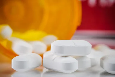 A Agência Nacional de Vigilância Sanitária (Anvisa) publicou hoje no Diário Oficial da União o registro do Viekira Pak (ombitasvir, veruprevir, ritonavir, dasabuvir). Este é o quarto medicamento para o tratamento da hepatite C registrado este ano no país.