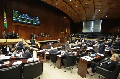  PORTO ALEGRE, RS, BRASIL - 19-12-2016 - Deputados iniciam sessão para votar pacote de José Ivo Sartori. (FOTO: ANDRÉ ÁVILA/AGÊNCIA RBS)