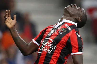 balotelli, atacante, nice, campeonato frances