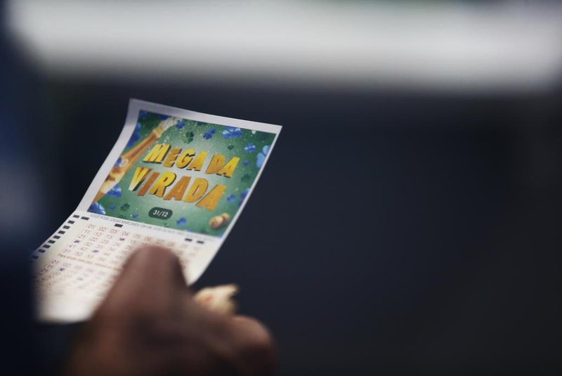  PORTO ALEGRE, RS, BRASIL, 29-12-2016: Apostadores fazem jogos para a Mega Sena da Virada em lotéricas de Porto Alegre, acumulada em 225 milhões de Reais (FOTO FÉLIX ZUCCO/AGÊNCIA RBS, Editoria de Geral).