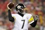 Divisional Round - Pittsburgh Steelers v Kansas City ChiefsKANSAS CITY, MP - JANUARY 15: Quarterback Ben Roethlisberger #7 of the Pittsburgh Steelers looks to throw a pass against the Kansas City Chiefs during the first quarter in the AFC Divisional Playoff game at Arrowhead Stadium on January 15, 2017 in Kansas City, Missouri.   Jamie Squire/Getty Images/AFPEditoria: SPOLocal: Kansas CityIndexador: JAMIE SQUIRESecao: American FootballFonte: GETTY IMAGES NORTH AMERICAFotógrafo: STF