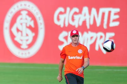 PORTO ALEGRE, RS, BRASIL 27/01/2017 - Imagens do treino do Inter que aconteceu agora a tarde no CT Parque Gigante. Na foto: Antônio Carlos Zago, técnico. (FOTO: LAURO ALVES/AGÊNCIA RBS).