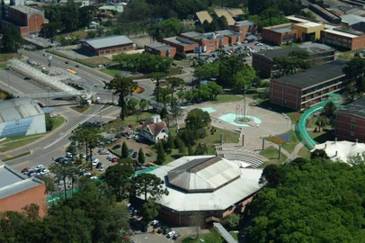  CAXIAS DO SUL, RS, BRASIL, 09/02/2017. Vistas aéreas da Universidade de Caxias do Sul (UCS). (Julio Soares/Objetiva)