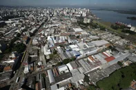  PORTO ALEGRE, RS, BRASIL - 04/02/2017 : Sobrevoo de helicóptero mostra o Quarto Distrito de Porto Alegre, que abrange os bairros Floresta, Navegantes, Humaitá, Farrapos e São Geraldo. (CARLOS MACEDO/AGÊNCIA RBS)