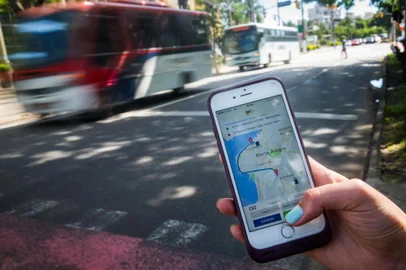  PORTO ALEGRE, RS, BRASIL - 20/02/2017 : Aplicativo de mobilidade urbana'Yet Go' chega ao Estado para concorrer com o Uber. Além de veículos comuns e de luxo, o aplicativo estará disponível para mototáxi e táxis. (FOTO: BRUNO ALENCASTRO/AGÊNCIA RBS)Indexador: Bruno Alencastro