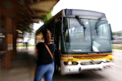 PORTO ALEGRE, RS, BRASIL, 21-02-2017: Sistema de localização e monitoramento via GPS começa a ser implantado como teste na linha T12 da Carris (FOTO FÉLIX ZUCCO/AGÊNCIA RBS, Editoria Porto Alegre).