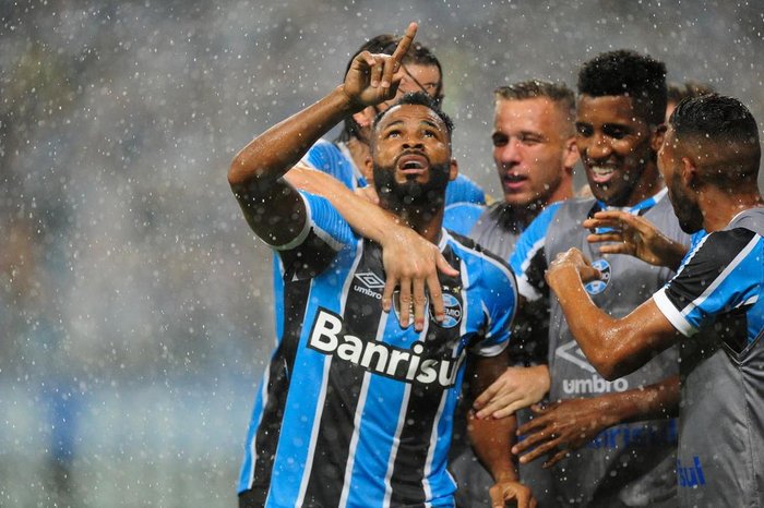 Entre idas e vindas, Fernandinho completa cem jogos pelo Grêmio