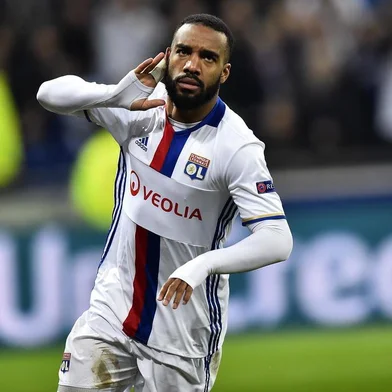 70008756Alexandre Lacazette após marcar sobre o RomaEditoria: SPOLocal: Décines-CharpieuIndexador: ROMAIN LAFABREGUESecao: soccerFonte: AFPFotógrafo: STR