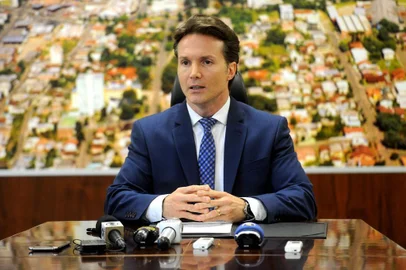  CAXIAS DO SUL, RS, BRASIL, 24/03/2017. O prefeito de Caxias do Sul Daniel Guerra (PRB) convocou uma entrevista coletiva para falar das greves no transporte público e na saúde no município. (Diogo Sallaberry/Agência RBS)