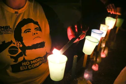  FLORIANÓPOLIS, SC, BRASIL, 09-05-2017: Vigília MBL em apoio à Lava-Jato em frente ao prédio da Justiça Federal em Florianópolis.