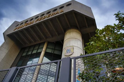  PORTO ALEGRE, RS, BRASIL, 01-05-2013, 16h1920: Operação Concutare: Movimentação de advogados na Polícia Federal. (Omar Freitas/Agência RBS, Política)