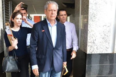  Dirceu é liberado para cumprir prisão no regime aberto.