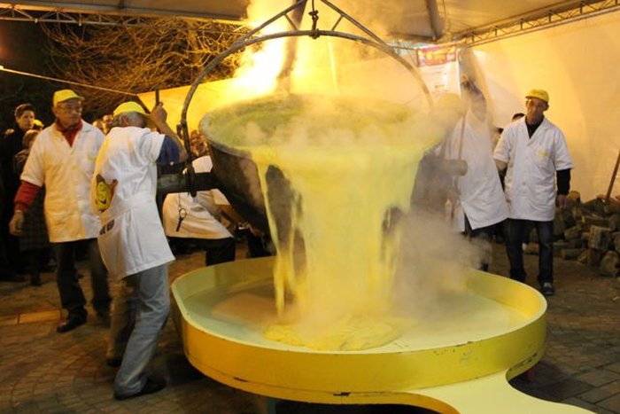 Polenta gigante de Monte Belo do Sul será distribuída neste fim de semana Polenta gigante de Monte Belo do Sul será distribuída neste fim de semana