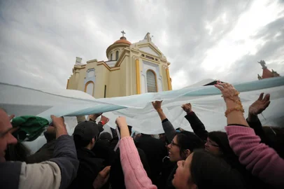  FARROUPILHA, RS, BRASIL, 26/05/2016. Um público de 100 mil devotos compareceu ao Santuário de Nossa Senhora de Caravaggio, em Farroupilha, nesta quinta-feira, primeiro dia da 137ª romaria dedicada à santa. (Diogo Sallaberry/Agência RBS)