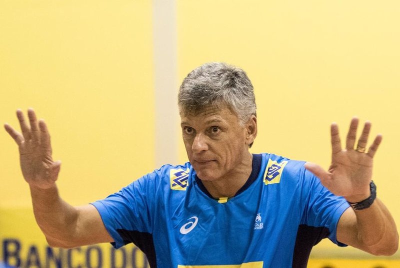  Renan Dal Zotto comanda treinamento da seleção brasileira de vôlei em Saquarema