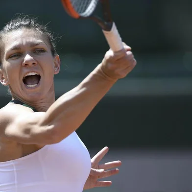  

Romanias Simona Halep returns the ball to Ukraines Elina Svitolina during their tennis match at the Roland Garros 2017 French Open on June 7, 2017 in Paris.  / AFP PHOTO / Eric FEFERBERG

Editoria: SPO
Local: Paris
Indexador: ERIC FEFERBERG
Secao: tennis
Fonte: AFP
Fotógrafo: STF
