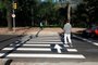 PORTO ALEGRE, RS, BRASIL, 21-06-2017.Faixas de pedestres na Avenida Osvaldo Aranha ganham sinalização diferenciada, com setas de direcionamento do fluxo. IMAGEM: JÚLIA BURG/AGÊNCIA RBS.