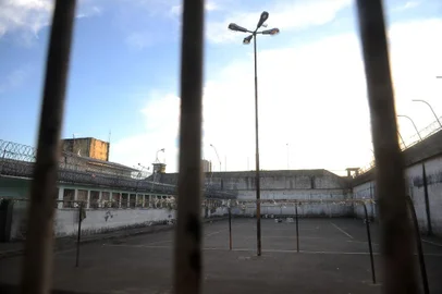  CAXIAS DO SUL, RS, BRASIL, 28/06/2017. Vereadores e autoridades acompanham a Juíza Milene Dal Bó em visita à Penitenciária Estadual, na localidade do Apanhador, e ao Presídio Regional de Caxias do Sul (na foto), antiga Penitenciária Industrial - PICS. (Diogo Sallaberry/Agência RBS)