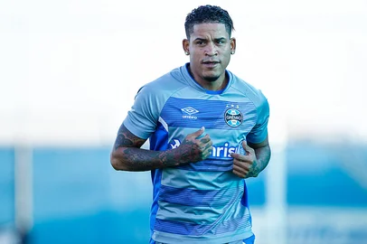 Grêmio oficializa a contratação de Michael Arroyo
