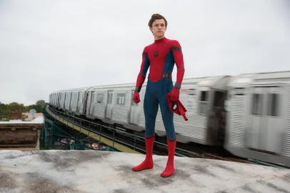 homem-aranha: de volta ao lar, com Tom Holland