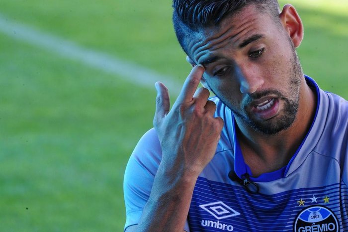 Médico não descarta Michel no jogo de ida da semifinal da Libertadores