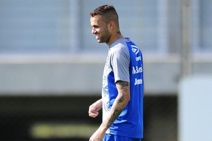 Dificuldades no mercado fazem Grêmio avaliar opções caseiras para o ataque na Recopa