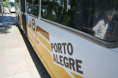  PORTO ALEGRE-RS-BRASIL- 05/12/2014- Problemas nas linhas da Carris, falta de ônibus, falta de peças e problemas de manutenção.  FOTO FERNANDO GOMES/ZERO HORA.