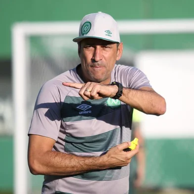  

Treino da Chapecoense, na foto o técnico Vinicius Eutrópio