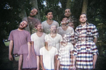 A banda Apanhador Só lança o disco Meio que Tudo É Um (2017).