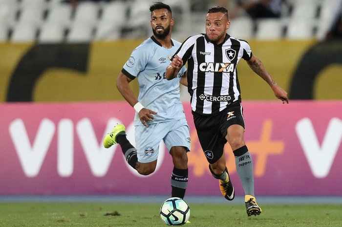 Empréstimos e promoções: Grêmio define aproveitamento de seis jogadores para 2018