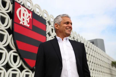  

Reinaldo Rueda chega ao CT George Helal 