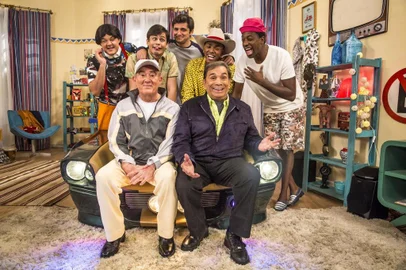 os trapalhões, Didi ( Renato Aragão ), Dedé ( Dedé Santana ), Didico ( Lucas Veloso ), Dedeco ( Bruno Gissoni ), Mussa ( Mumuzinho ), Zaca ( Gui Santana ) e Tião ( Nego do Borel )